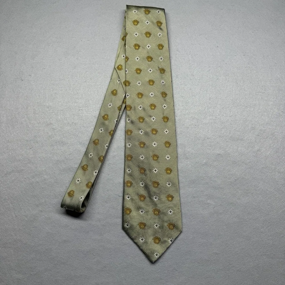 Gianni Versace Men's Woven 100% Silk Tie Light Green/Gold Geometric Logo Pattern